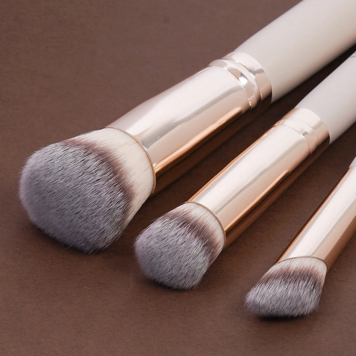 Maange 3Pcs Makeup Brushes + 2Pcs Triangle Powder Puff Set Concealer Eye Shadow Makeup Brush Blending Cosmetic Beauty Tools