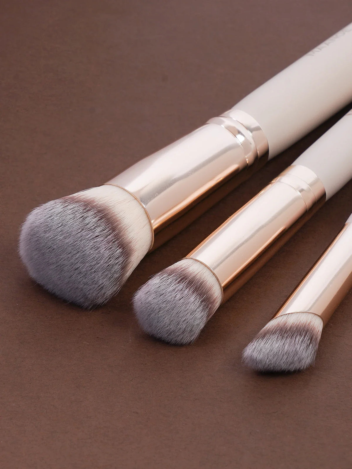 Maange 3Pcs Makeup Brushes + 2Pcs Triangle Powder Puff Set Concealer Eye Shadow Makeup Brush Blending Cosmetic Beauty Tools