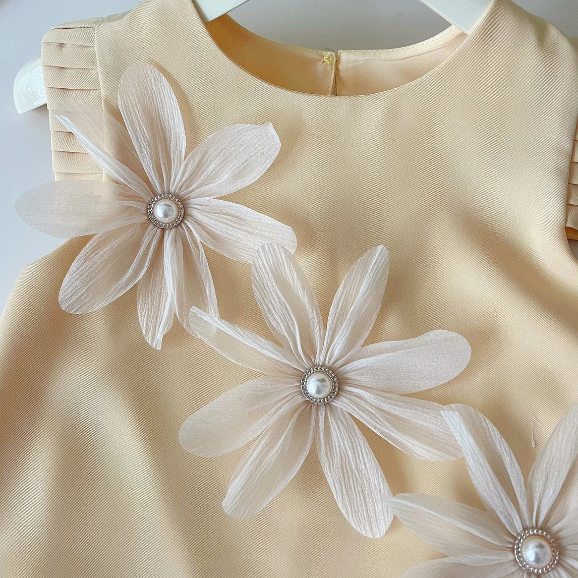 Children's Suit For Girls Summer Cute Three Flowers Short Sleeve Tshirt + Shorts 2 PC Sets Casual Outfit Baby Kids Clothing 